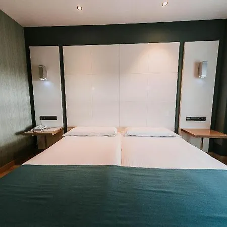 Hotel Nostrum Airport 3*